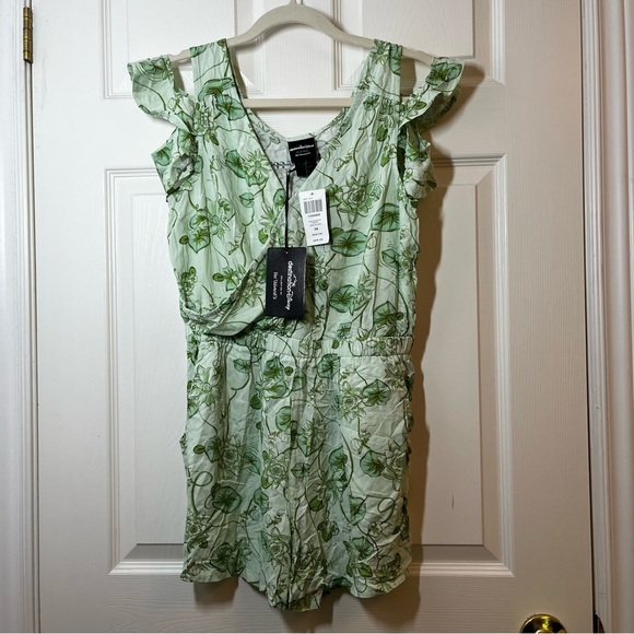 NWT Her Universe Disney Light Green Floral Cold Shoulder Romper Size Small - Picture 1 of 11